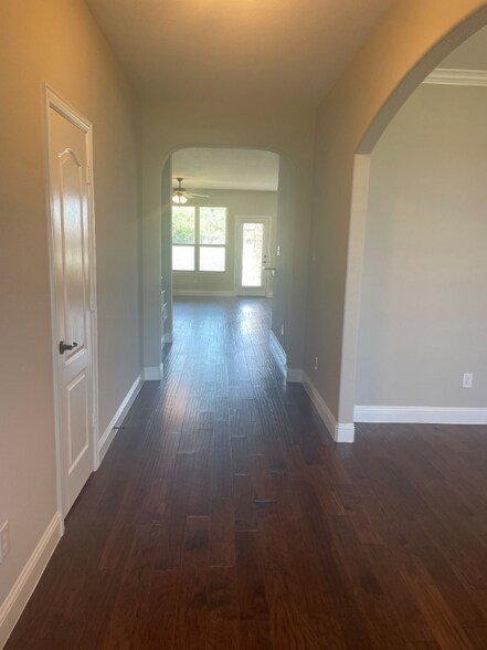 Building Photo - 811 Blue Quail Dr