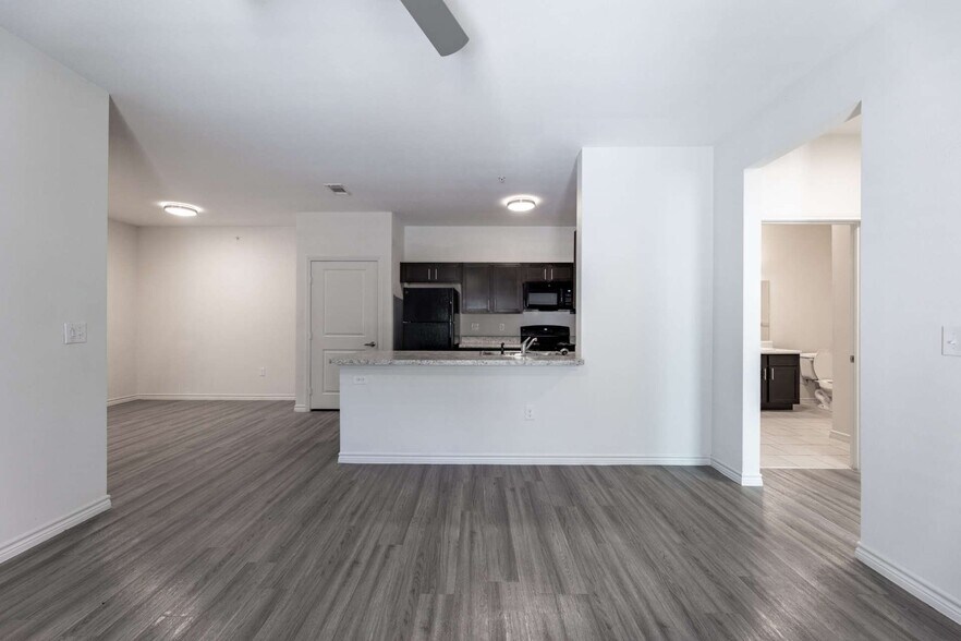 Building Photo - 2900 La Junta St