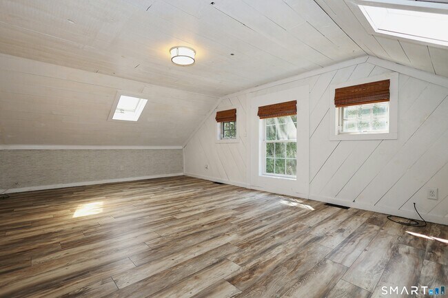 Building Photo - 15 Maple Shade Rd
