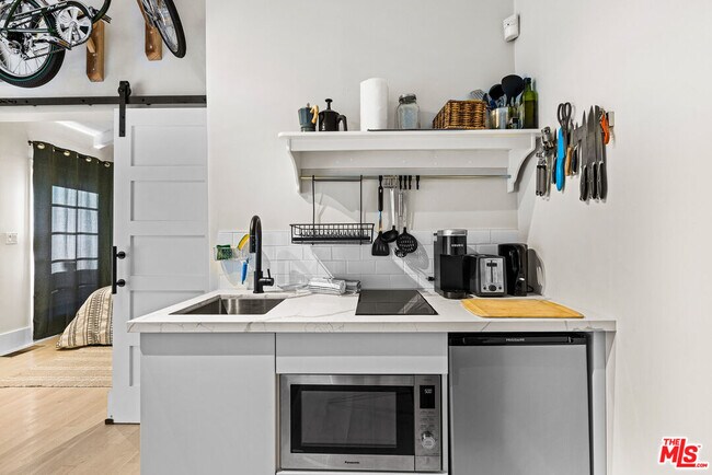 Building Photo - 9520 Gloaming Dr