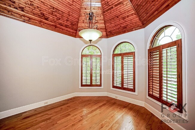 Building Photo - 143 Greenbay Rd