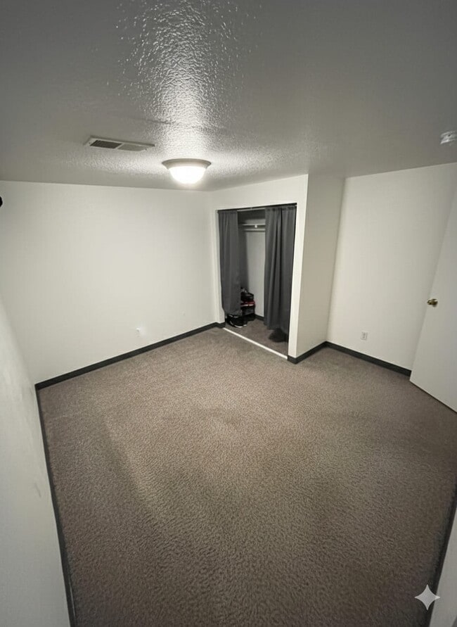 Building Photo - 6020 E 68th Way