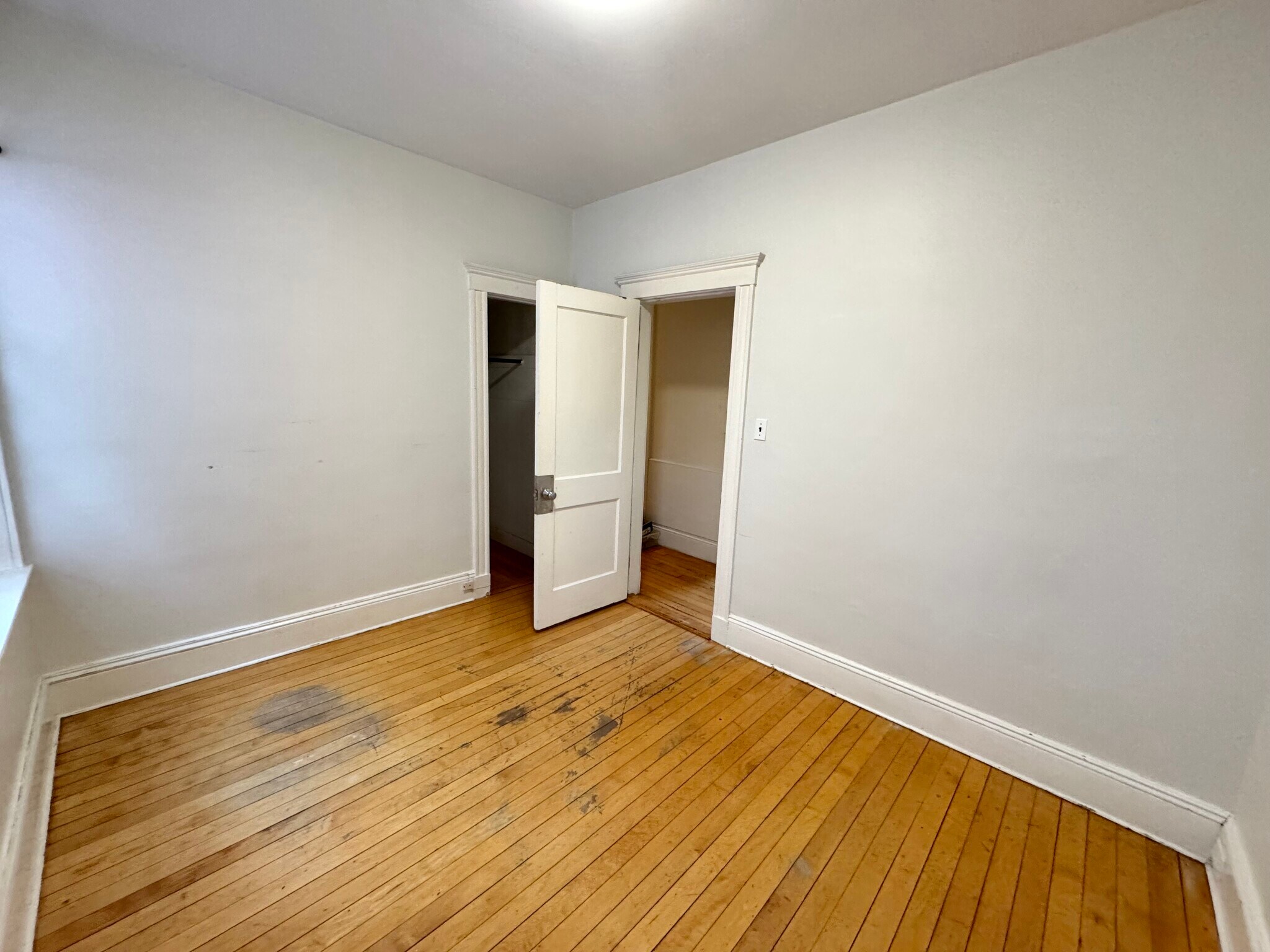 Building Photo - 106 Strathmore Rd