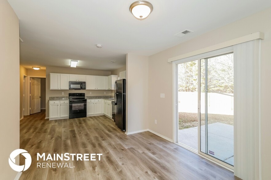 Building Photo - 4018 Larkhaven Village Dr