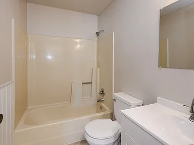 Building Photo - 1731 5th Ave NE