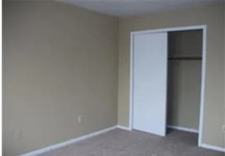 Building Photo - 6 Randolph Ln