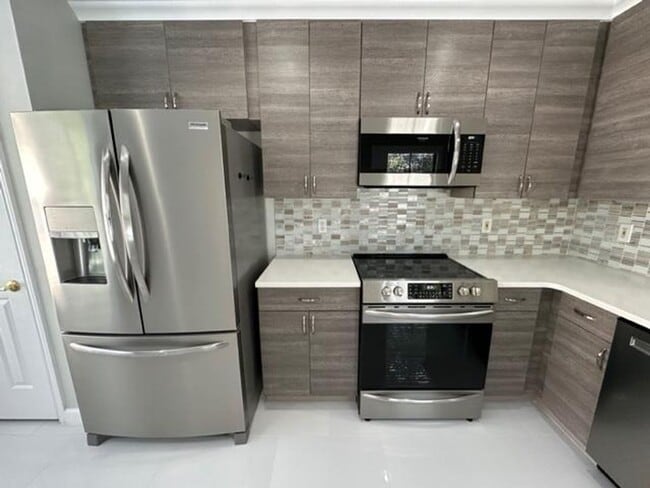 Building Photo - Iconic 2 story corner condo at the Terraces of Celebration. Completely renovated 2 Bedroom, 2 Bat...