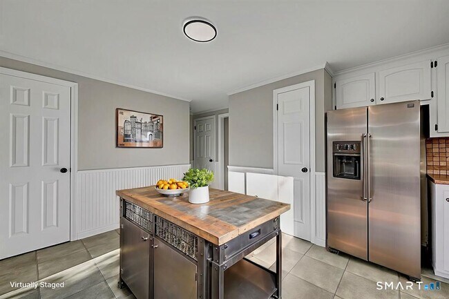 Building Photo - 2 Butternut Dr