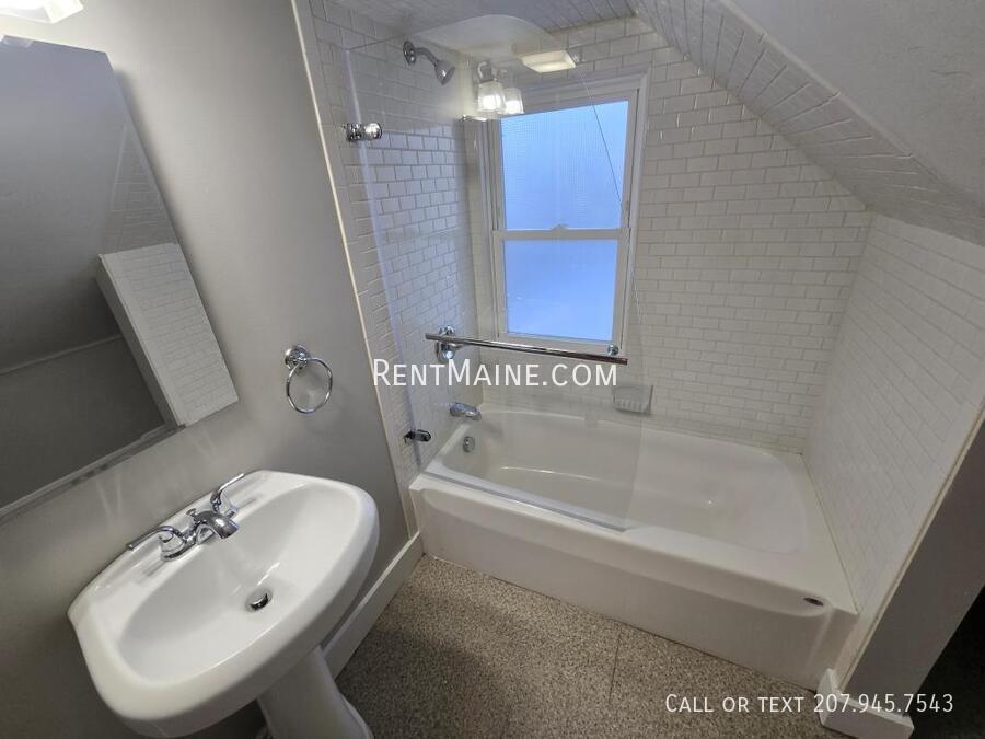 Building Photo - 269 1/2 French St