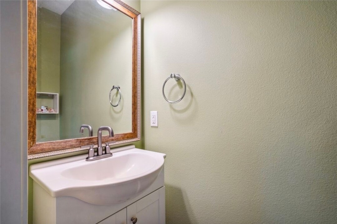 Building Photo - 2102 High St