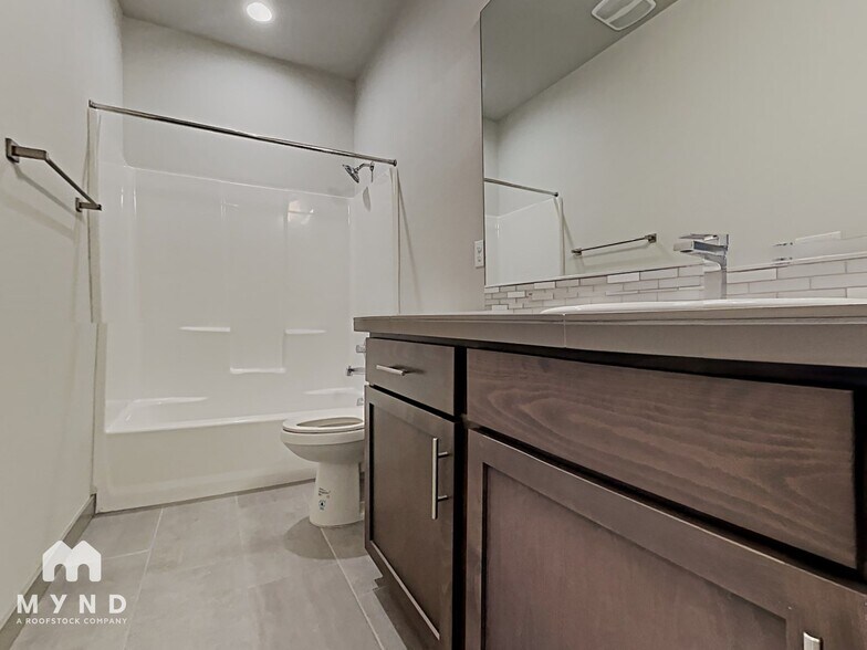 Building Photo - 1217 NW Benton St