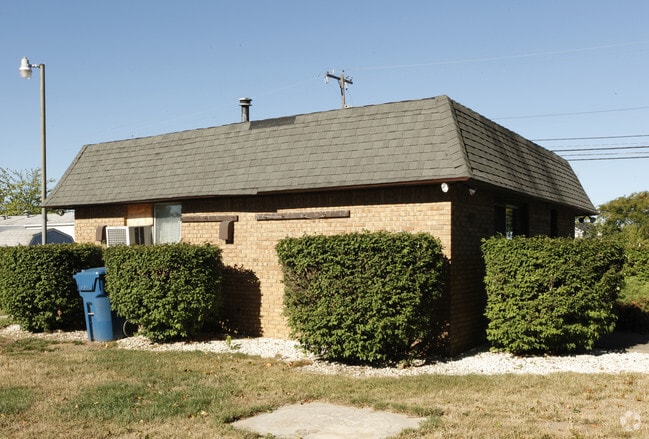 Building Photo - Sterling Estates