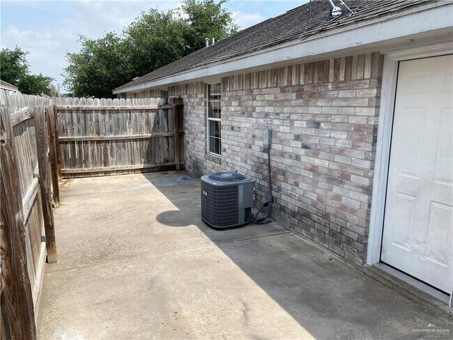 Building Photo - 1403 Tampa St