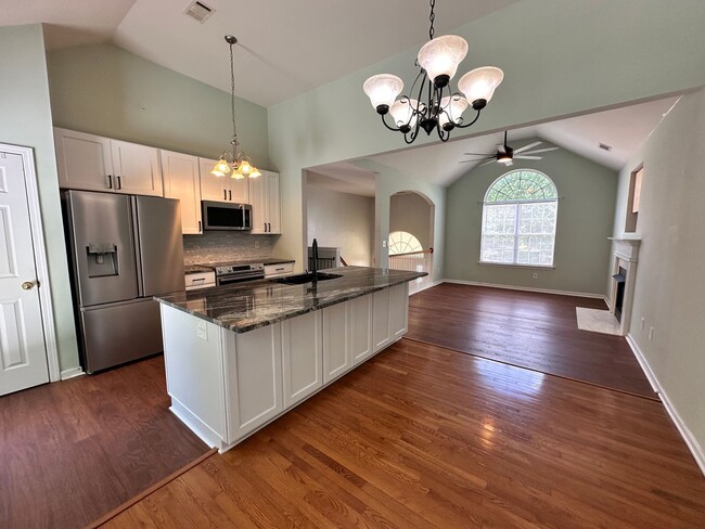 Building Photo - Exclusively Offered By Muse Realty Rentals...