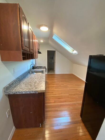 Building Photo - 22 Ledge St