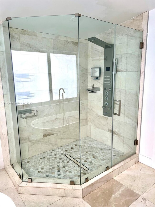 Building Photo - 2536 Flamingo Ln