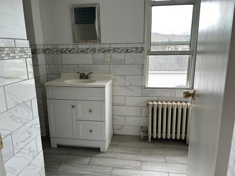 Building Photo - 16 Willow Ave