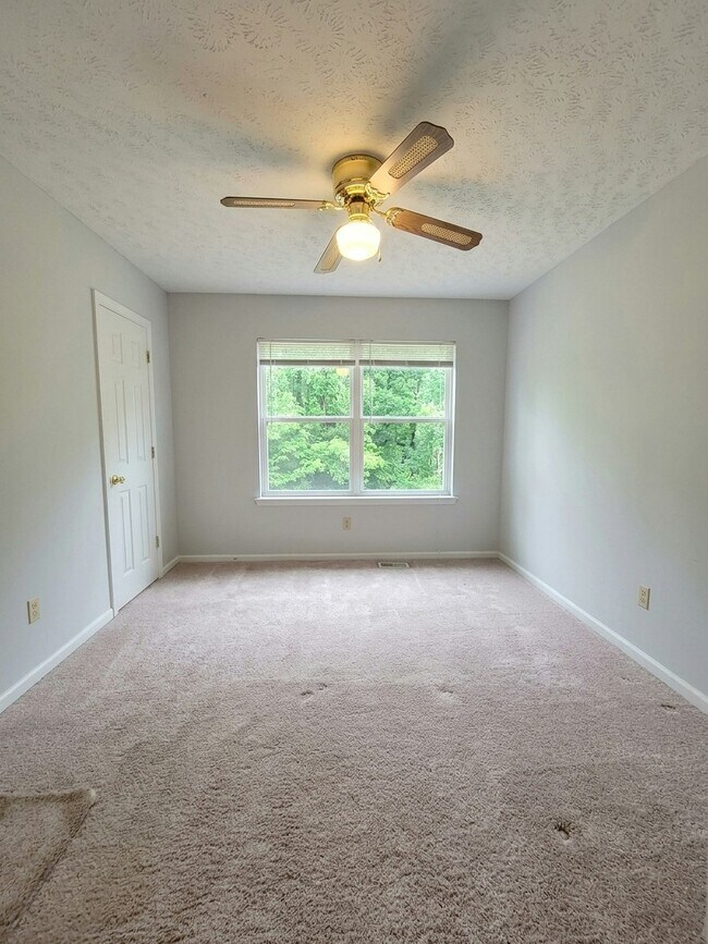Building Photo - 3920 E Meadow Dr