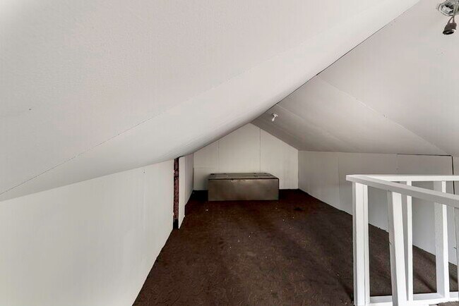 Building Photo - BEAUTIFUL CABIN STYLE HOME ACROSS FROM SILVER LAKE