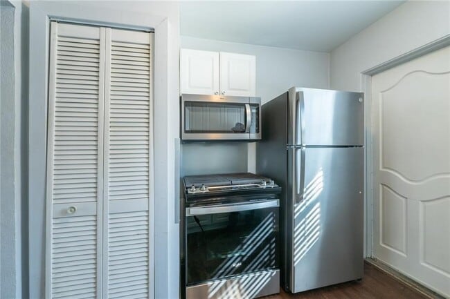 Building Photo - 560 Winton Terrace NE