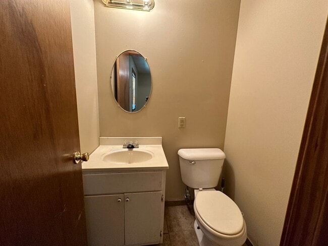 Building Photo - 603 Twin Oaks Dr