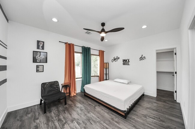 Building Photo - 6739 Calhoun Rd