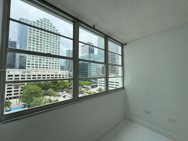 Building Photo - 801 Brickell Bay Dr