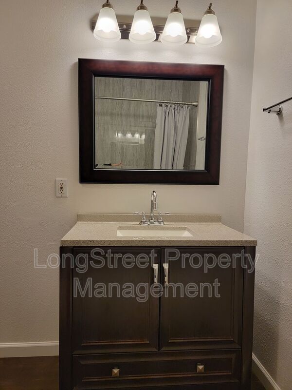 Building Photo - 3121 NE Flintlock Pl