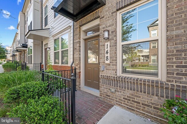 Building Photo - 148 Stowe Dr