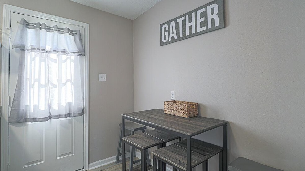 Building Photo - 1806 Curcor Dr