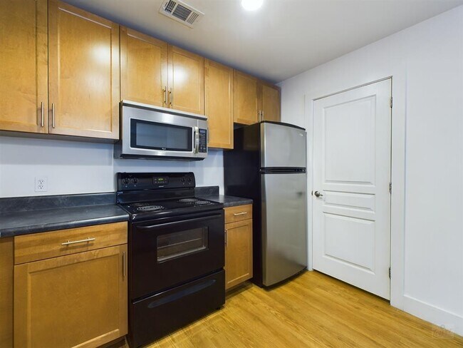 Building Photo - 711 W 32nd St