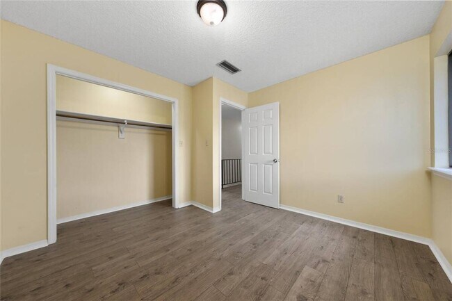 Building Photo - 1412 Oak Pl
