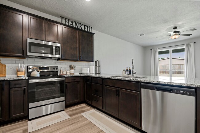 Building Photo - 428 Shoreview Dr