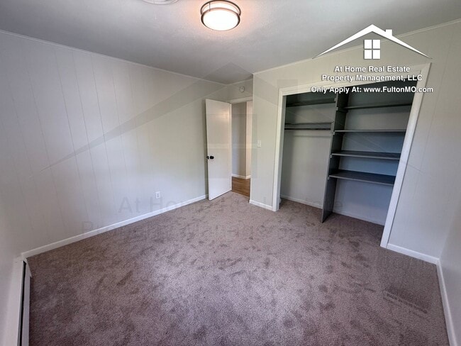 Building Photo - 511 Kleewood Dr