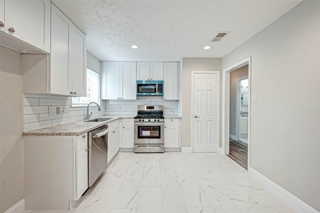 Building Photo - 6802 Glenray Dr