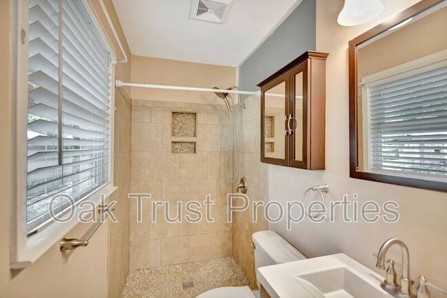 Building Photo - 4313 Helene Dr