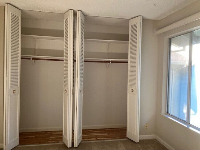 Building Photo - 1 bedroom upstairs unit in Walnut Park