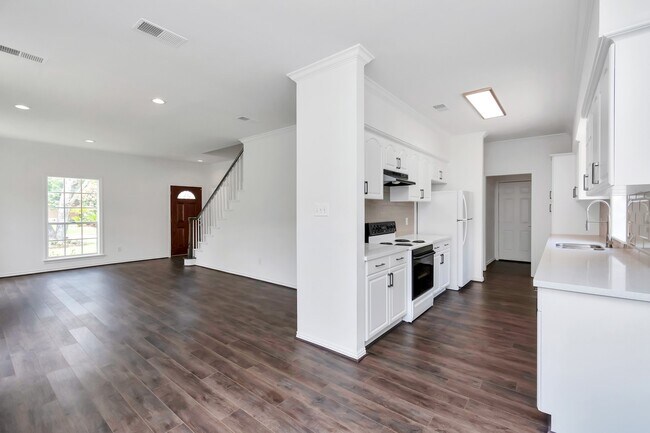 Building Photo - 12818 Chamberlain Dr