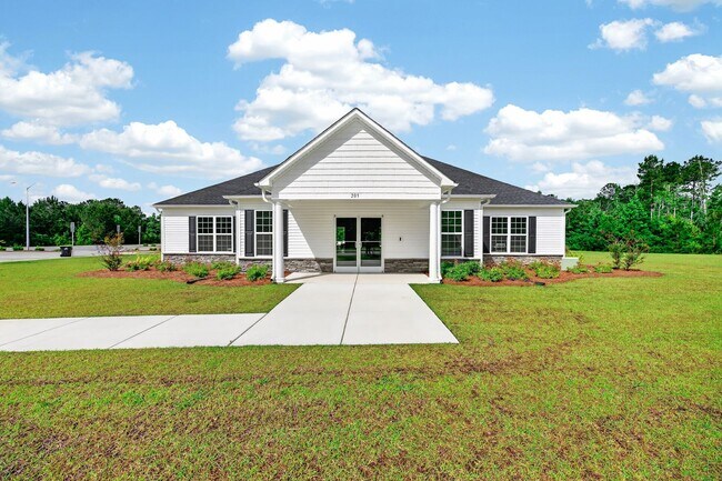 Building Photo - Spacious Stateside Home with Bonus Room & Screened-In Porch
