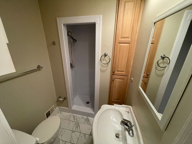 Building Photo - Great Brick Home or Office Space near down...