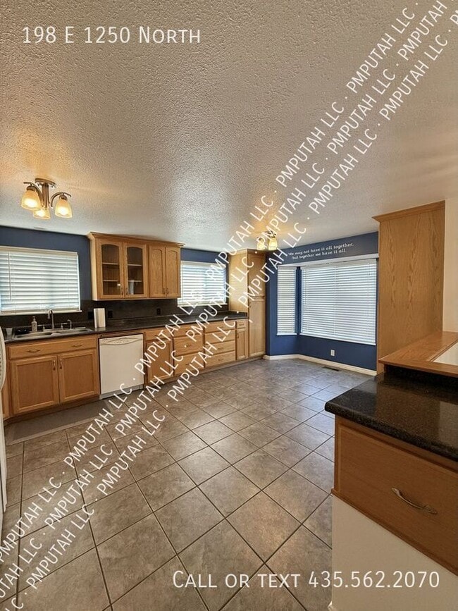 Building Photo - 198 E 1250 N