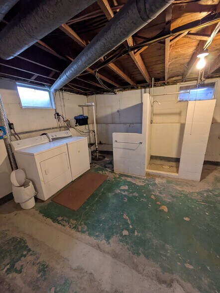 Laundry/Sump/Basement Bathroom - 3307 N Brooks Ln