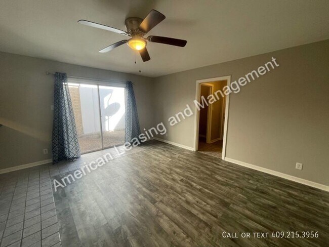 Building Photo - Beautifully Updated 3/2.5 Townhome in Beau...