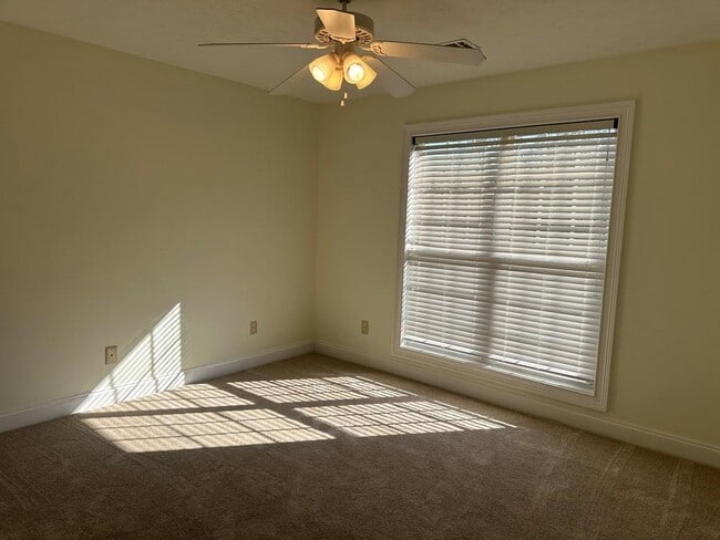 Building Photo - 146 Bluebird Ln