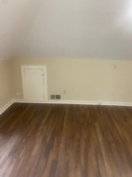 Building Photo - 2098 Court Ave