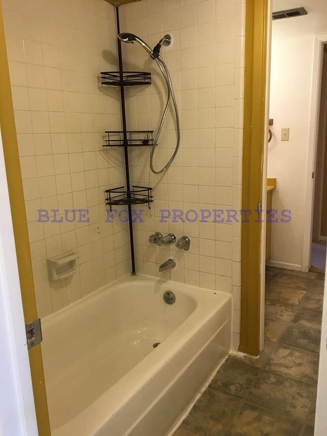 Building Photo - 2 bedroom condo located in Las Colinas