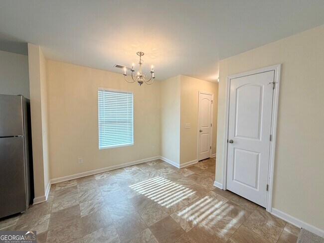 Building Photo - 18 Everett Cir SE