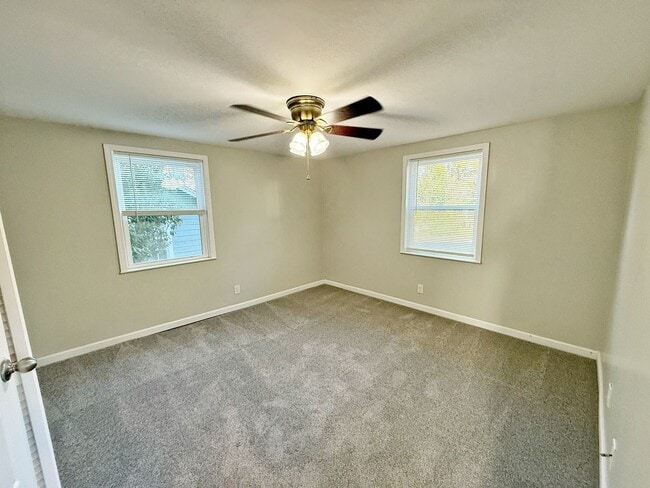 Building Photo - 2/1 Downtown Marianna Apartment