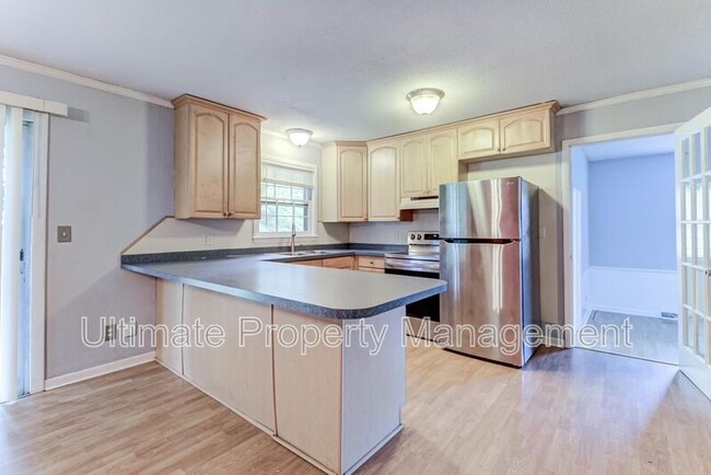 Building Photo - 5025 Pine Needles Dr