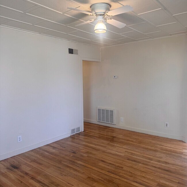 Building Photo - Downtown Sparks 2 Bedroom with Large Backyard